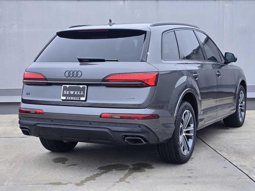 2026 Audi Q7 45 Premium