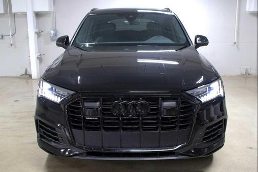 Mythos Black Metallic 2023 Audi Q7 45 Premium Plus