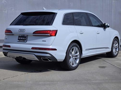 2026 Audi Q7 55 Premium Plus