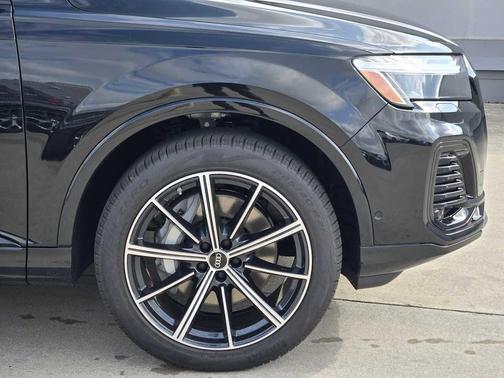 2026 Audi Q7 45 Premium Plus