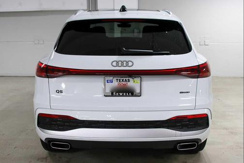 Glacier White Metallic 2025 Audi Q5 Premium Plus TFSI quattro S tronic
