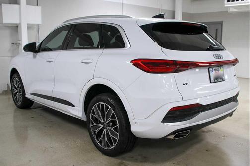 Glacier White Metallic 2025 Audi Q5 Premium Plus TFSI quattro S tronic
