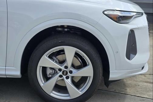 2026 Audi Q5 Premium Plus TFSI quattro S tronic