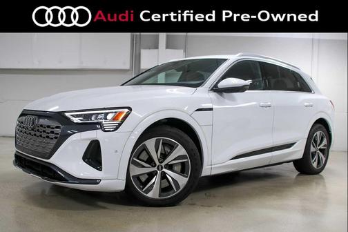 Glacier White Metallic 2024 Audi Q8 e-tron Premium Plus
