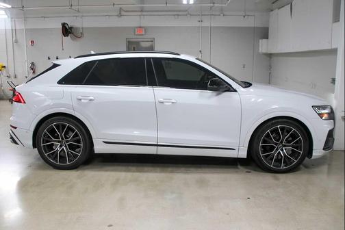 Glacier White Metallic 2022 Audi SQ8 4.0T Prestige