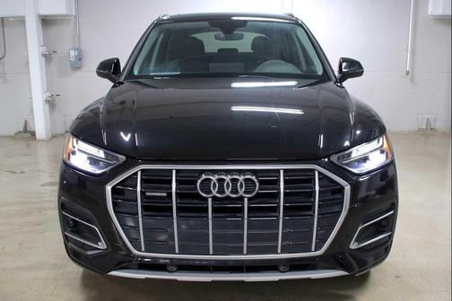 Mythos Black Metallic 2023 Audi Q5 40 Premium