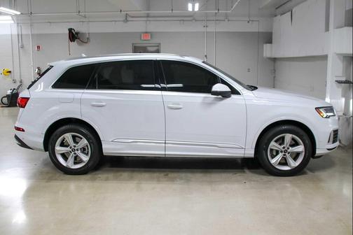 2023 Audi Q7 45 Premium Plus