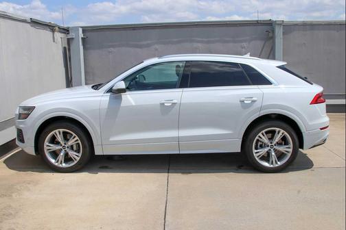 2023 Audi Q8 55 Premium