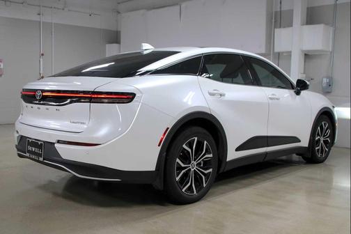 Oxygen White 2023 Toyota Crown Limited