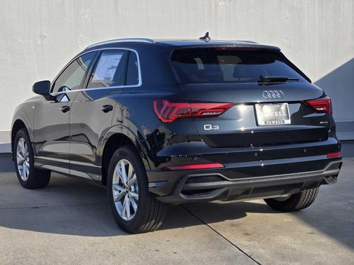 2025 Audi Q3 Premium 45 TFSI S line quattro Tiptronic