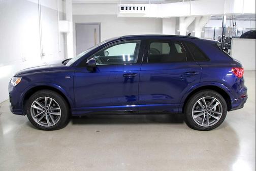 Navarra Blue Metallic 2024 Audi Q3 Premium 45 TFSI S line quattro Tiptronic