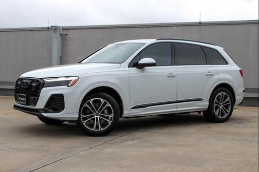 2025 Audi Q7 45 Premium Plus