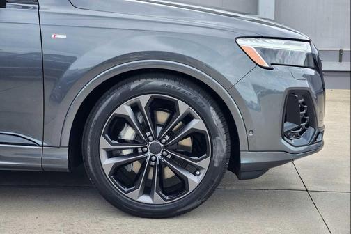 GRAY 2026 Audi Q7 55 Premium Plus