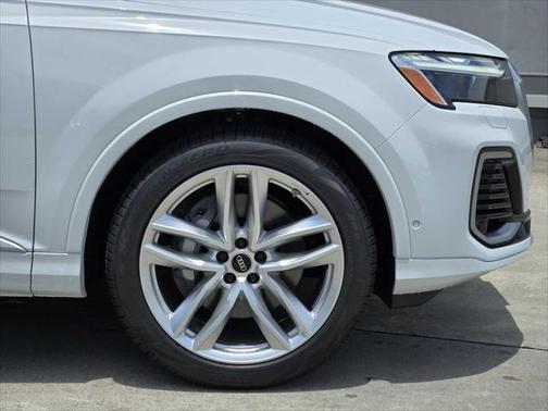 2025 Audi Q7 55 Premium Plus