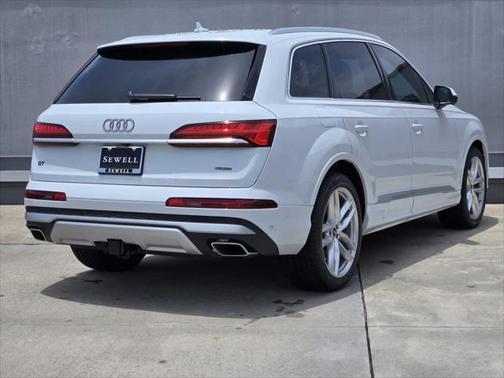 2025 Audi Q7 55 Premium Plus