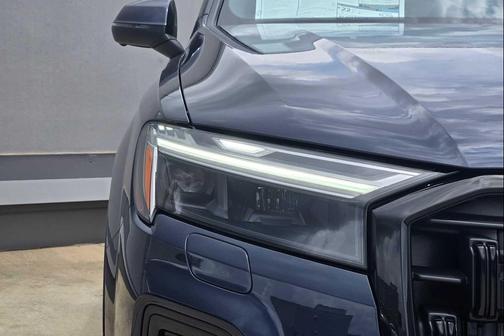 Waitomo Blue Metallic 2026 Audi Q7 45 Premium Plus