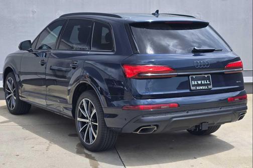 Waitomo Blue Metallic 2026 Audi Q7 45 Premium Plus