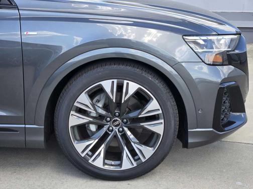 2025 Audi Q8 55 Premium Plus