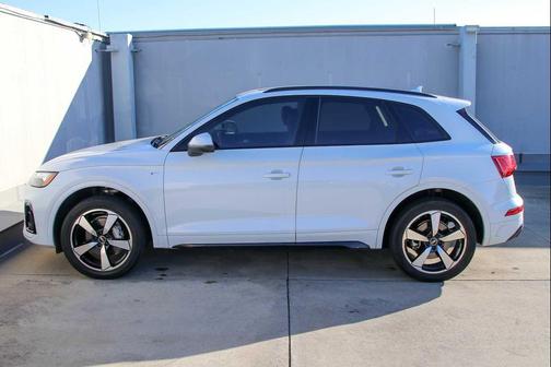2022 Audi Q5 45 S line Premium Plus