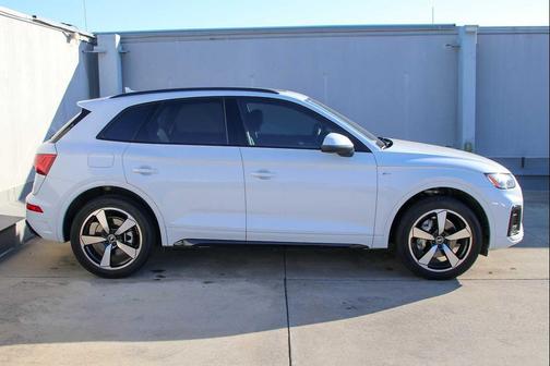 2022 Audi Q5 45 S line Premium Plus