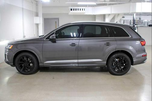 Samurai Gray Metallic 2021 Audi Q7 45 Premium Plus