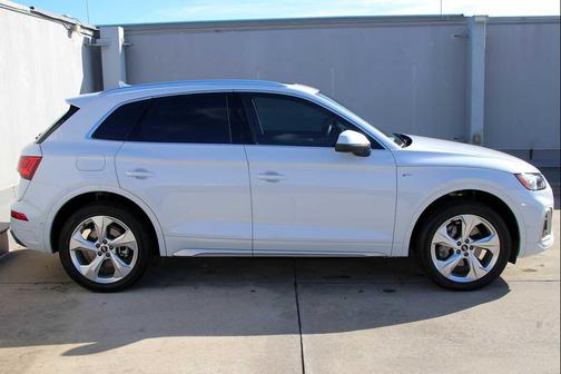 2023 Audi Q5 45 S line Prestige
