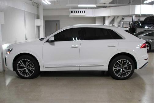 Carrara White 2024 Audi Q8 55 Premium