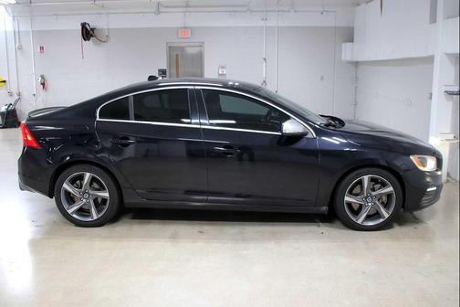 2015 Volvo S60 T6 R-Design Platinum