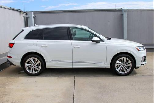 2020 Audi Q7 55 Premium Plus