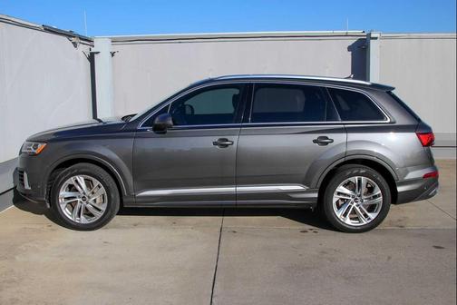 2022 Audi Q7 55 Premium Plus