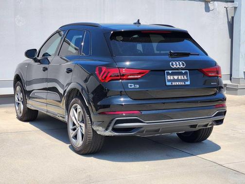 2025 Audi Q3 Premium 45 TFSI S line quattro Tiptronic