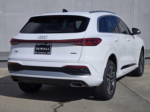 2025 Audi Q5 Premium TFSI quattro S tronic