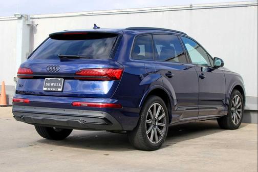 2023 Audi Q7 45 Premium Plus