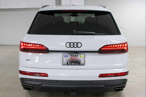 Glacier White Metallic 2025 Audi Q7 55 Prestige