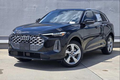 Mythos Black Metallic 2026 Audi Q5 Premium Plus TFSI quattro S tronic