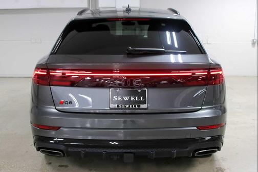 Daytona Gray Pearl Effect 2024 Audi Q8 55 Prestige