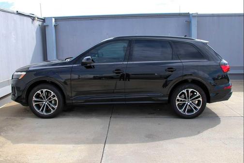 2025 Audi Q7 45 Premium Plus