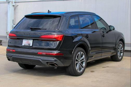 2025 Audi Q7 45 Premium Plus