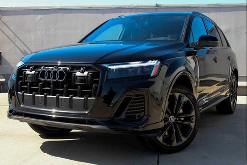 Mythos Black Metallic 2025 Audi Q7 55 Premium Plus