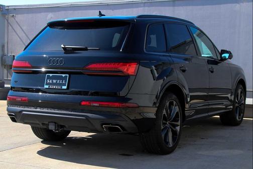 Mythos Black Metallic 2025 Audi Q7 55 Premium Plus