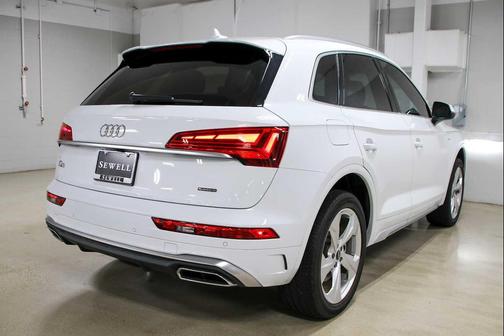 Glacier White Metallic 2024 Audi Q5 45 S line Premium Plus