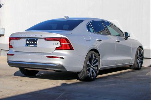 2023 Volvo S60 B5 Ultimate Bright Theme