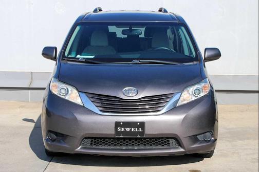 2016 Toyota Sienna LE