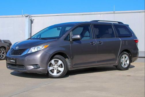 2016 Toyota Sienna LE