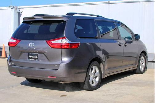 2016 Toyota Sienna LE