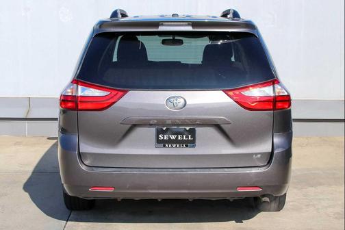 2016 Toyota Sienna LE