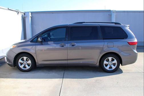 2016 Toyota Sienna LE
