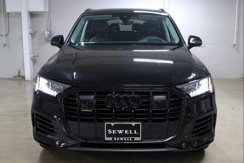Mythos Black Metallic 2022 Audi Q7 55 Prestige