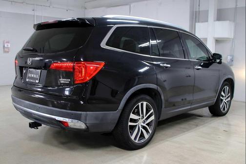 Crystal Black Pearl 2017 Honda Pilot Touring
