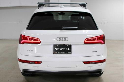 Ibis White 2020 Audi Q5 45 Titanium Premium